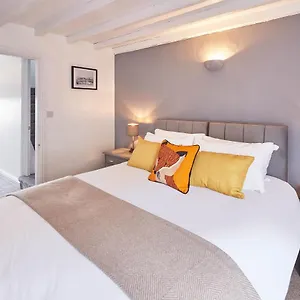  Holiday home Host & - Dove Grey, 25 West End United Kingdom